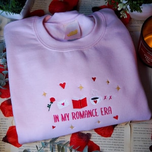 In My Romance Reader Crewneck Jumper - Romance Book Themed Pullover Sweatshirt - The Perfect Gift for Book Lover