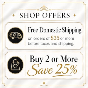 K&ouml;nnte beinhalten: Eine wei&szlig;e rechteckige Grafik mit goldenen R&auml;ndern und dekorativen Verzierungen. Der Text lautet oben SHOP OFFERS. Zwei horizontale Felder zeigen schwarze kreisf&ouml;rmige Symbole mit goldenen Umrandungen: einen Lieferwagen und eine Einkaufstasche.