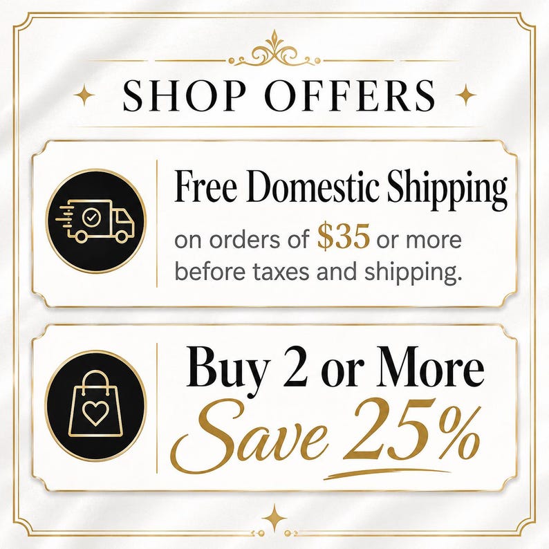 K&ouml;nnte beinhalten: Eine wei&szlig;e rechteckige Grafik mit goldenen R&auml;ndern und dekorativen Verzierungen. Der Text lautet oben SHOP OFFERS. Zwei horizontale Felder zeigen schwarze kreisf&ouml;rmige Symbole mit goldenen Umrandungen: einen Lieferwagen und eine Einkaufstasche.