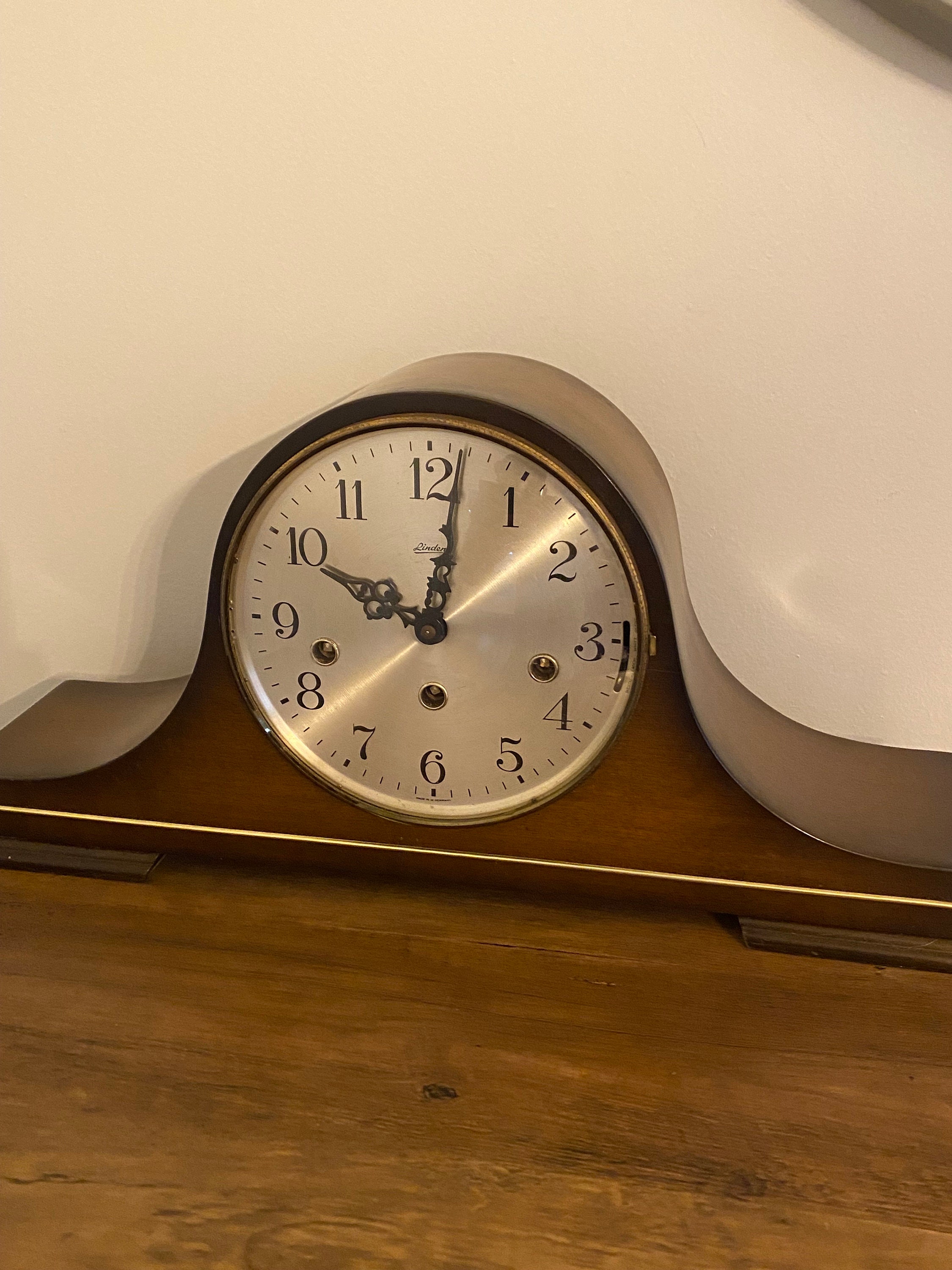 Vintage Linden Mechanical Mantle Clock Chiming Mantle Clock