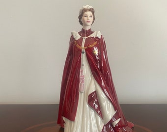 Royal Worcester Porcelain Figurine Her Majesty Queen Elizabeth ll British Empire