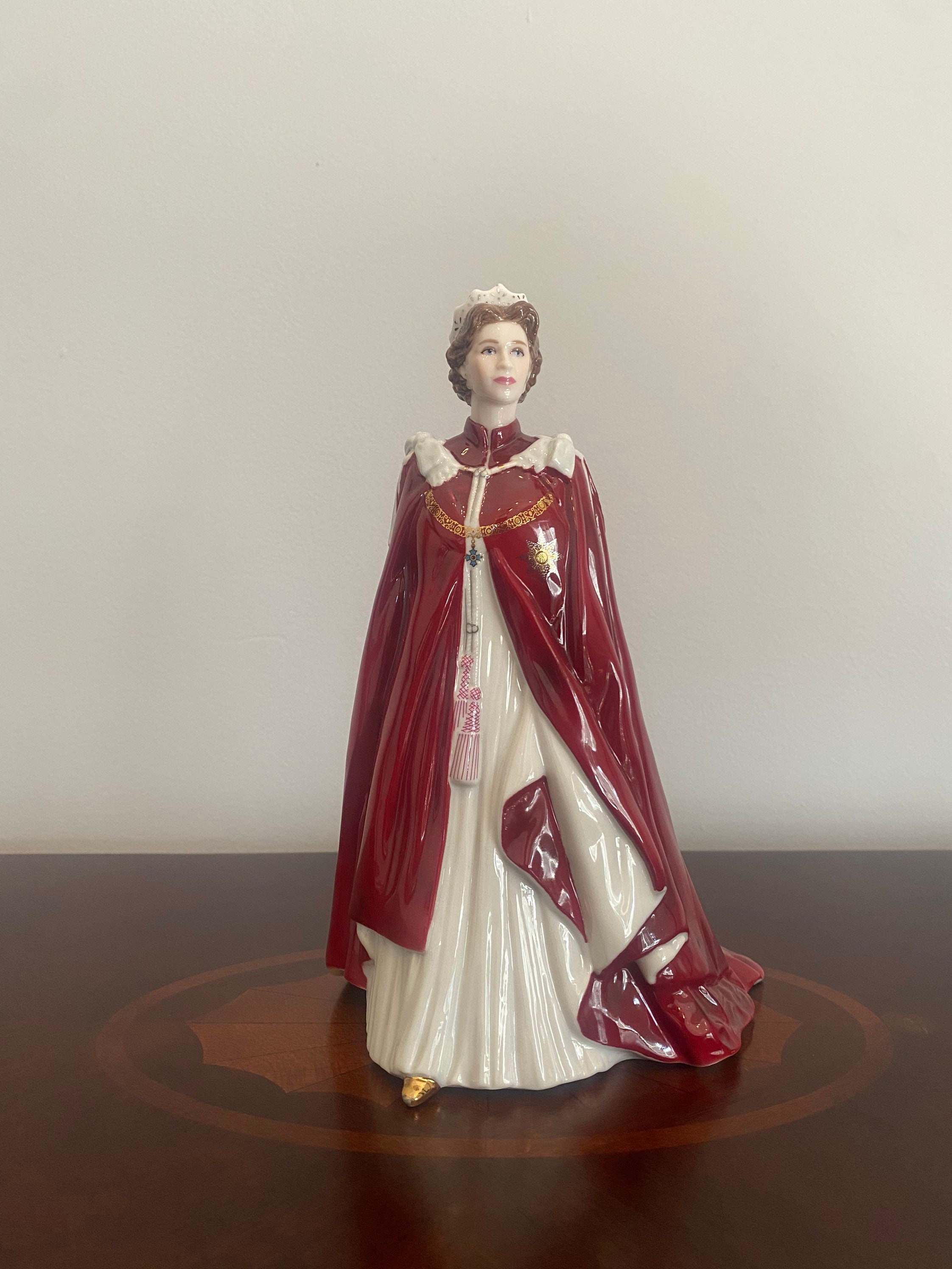 Royal Worcester Porcelain Figurine Her Majesty Queen
