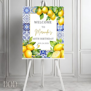Cartello di benvenuto ispirato alla Costiera Amalfitana, poster modificabile con piastrelle blu mediterranee e limoni per feste o docce a tema italiano