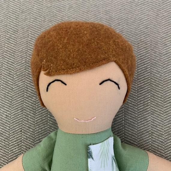 手作りの茶色の肌の男の子人形、柔らかい布人形、記念品 - Etsy 日本