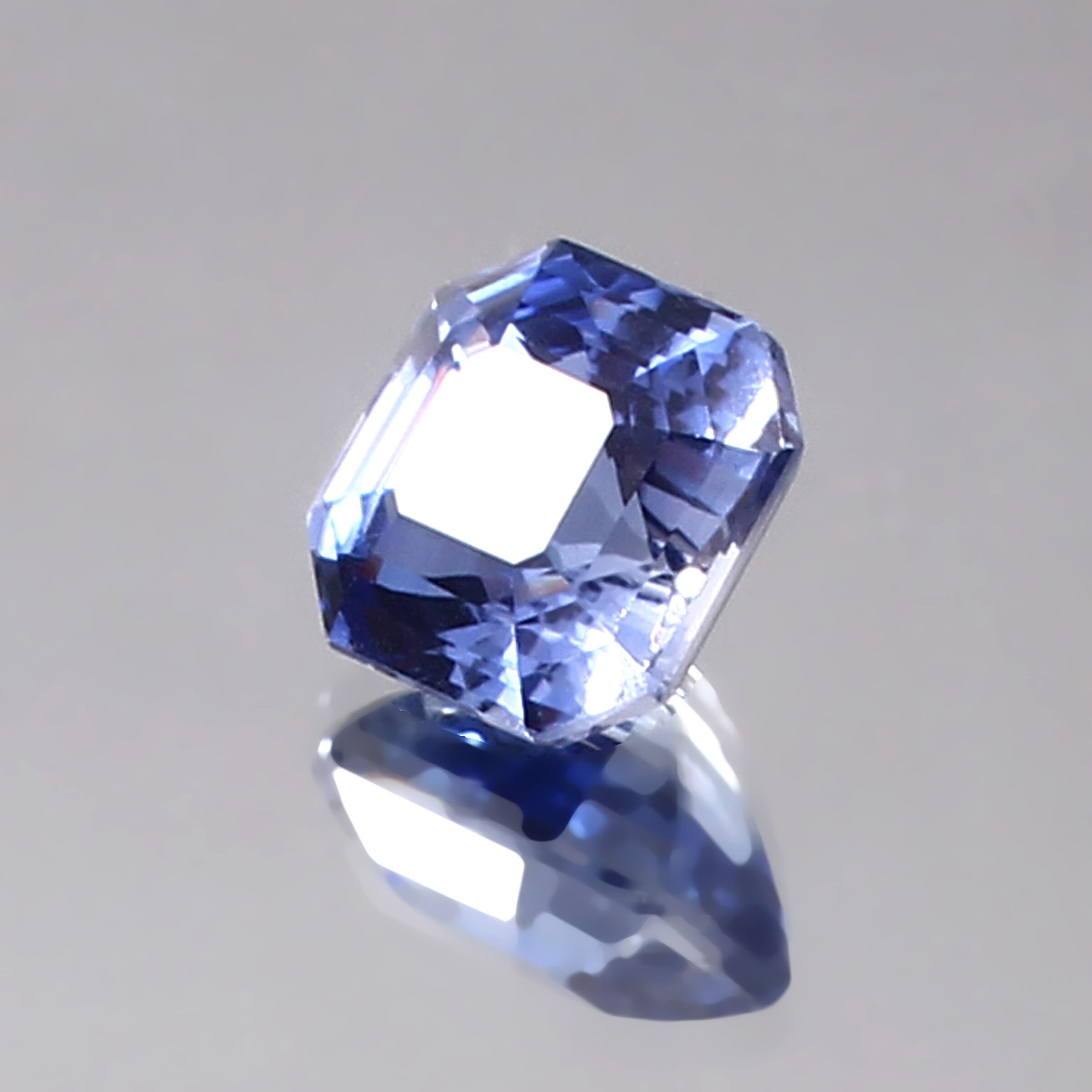 Saphir Naturel De Ceylan 8,25 Carats - Forme Poire, Bleu Pastel, Taillé - Pour Joaillerie