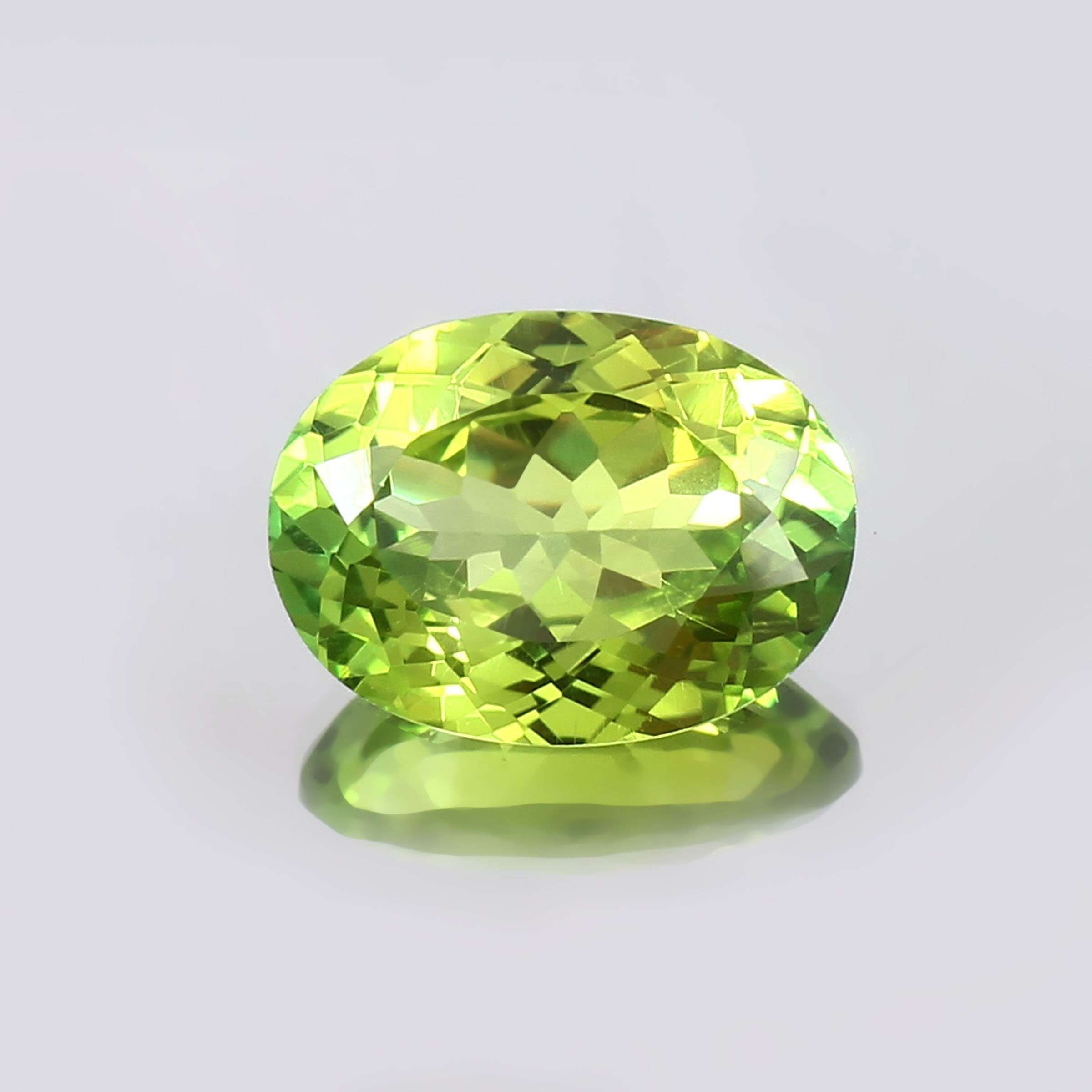 10.10 CT Bi-Color Peridot Green Ceylon Sapphire Oval Cut Gemstone