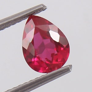 12 x 10 mm - Rubí de Mozambique rojo sangre impecable, talla pera, gema suelta, excelente calidad para anillos y joyería fina.