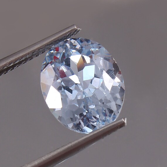 Natural Aquamarine 2.65ct Oval Cut | VVS–VS Clarity | Brazil | Very Good Luster | Natural Untreated Gem Natural Aquamarine 2.65ct Oval Cut | VVS–VS Clarity | Brazil | Very Good Luster | Natural Untreated Gem