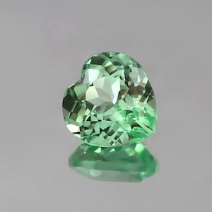 Anello in zaffiro verde Ceylon impeccabile AAA, pietra preziosa sfusa a forma di cuore, di eccellente qualità e di alta gioielleria, 10 x 10 mm.