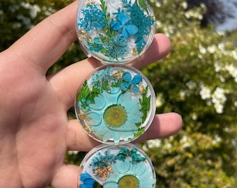 Floral paw print resin phone grip - dog mom - pop sockets- kindle holder