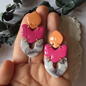 Three-piece statement earrings – polymer clay design with marble structure, bright pink-orange, lightweight & handmade