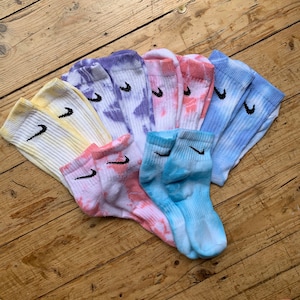 Calcetines Nike teñidos, estilo deportivo, de caña alta y tobillo bajo, tallas para adultos, niños y bebés, multicolor.