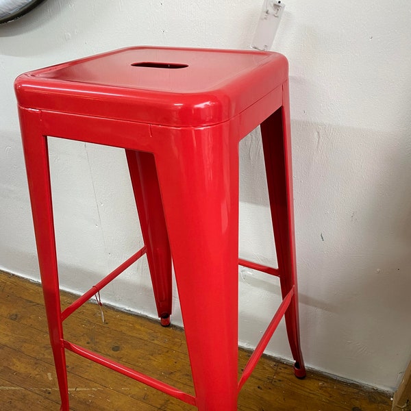 Tabouret de bar en métal rouge