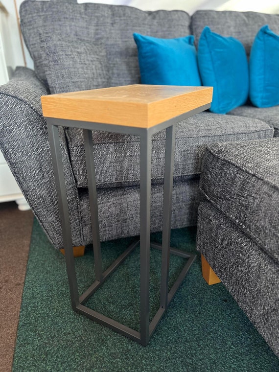 Cooler Sofa-Tisch