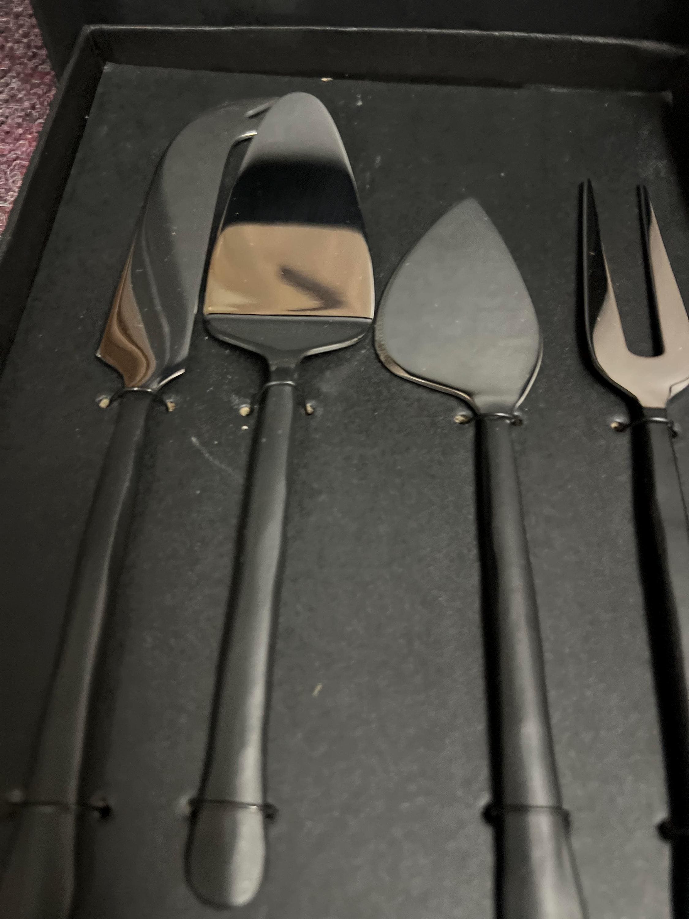 Set 4 Pezzi Coltelli Da Formaggio In Acciaio Inox Con Manico In Legno - Spatola, Forchetta E Pala - Per Buffet E Picnic - 2