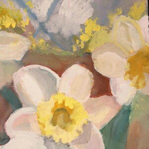 Puede incluir: Pintura abstracta en acuarela de narcisos. Las flores tienen p&eacute;talos blancos y centros de color amarillo brillante. El fondo presenta tonos apagados de verde, marr&oacute;n y azul, creando un efecto art&iacute;stico suave. El estilo de pintura es suelto y expresivo.