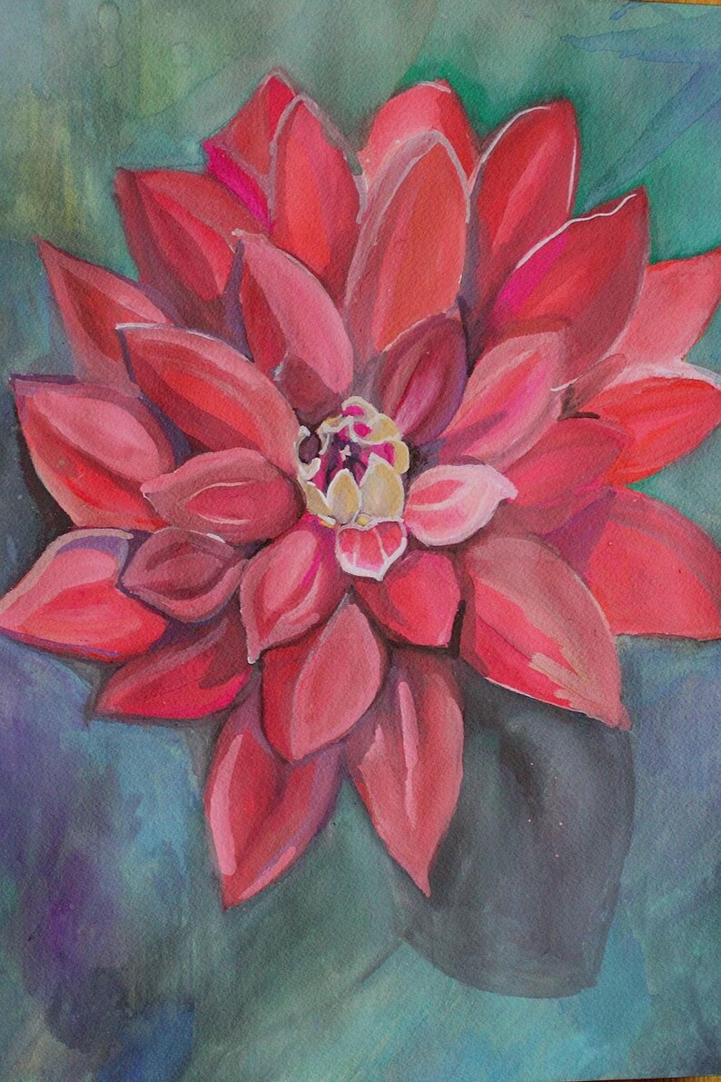 Puede incluir: Una pintura de acuarela de una flor roja con un centro amarillo. La flor est&aacute; pintada sobre un fondo azul y verde.