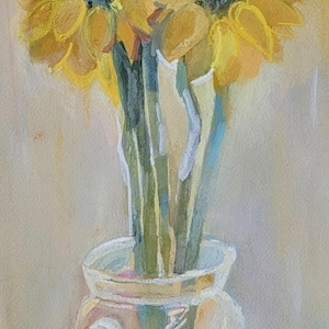 Puede incluir: Pintura a la acuarela de girasoles en un tarro de cristal transparente. Los girasoles tienen p&eacute;talos de color amarillo brillante y centros oscuros. Los tallos son verdes y el tarro es transparente, sobre un fondo suave y neutro.