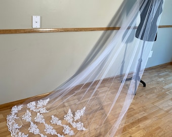 Bridal Veil with Leaf Lace Applique, Elegant  Cathedral Wedding Veil Soft Tulle Wedding Veil,  Floral Lace Veil, Chapel Bridal Veil , Tulle