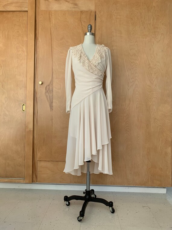 Vintage cream wrap dress with lace collar / boho vint… Gem