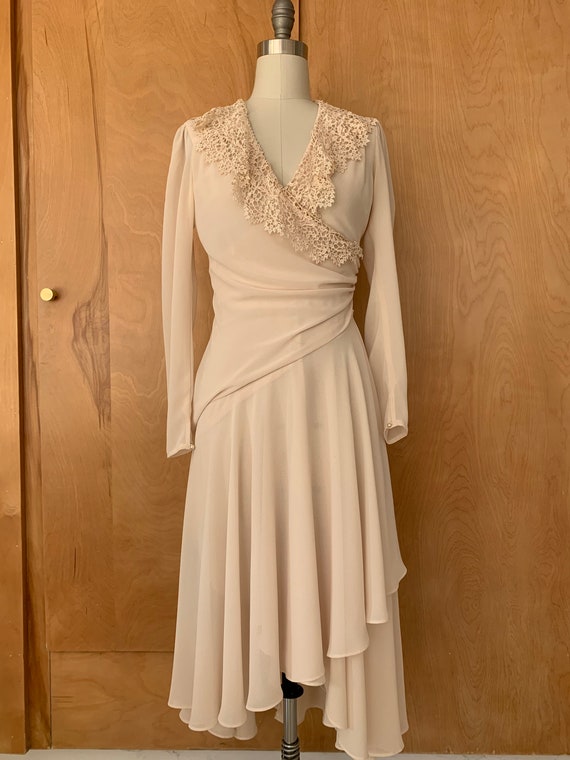 Vintage cream wrap dress with lace collar / boho vint… Gem