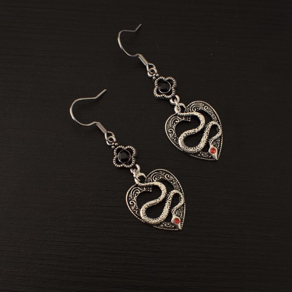 Boucles d'oreilles pendantes en acier, breloques fleurs avec strass noirs et breloque serpent, coeur, strass rouge, gothique, witchy,