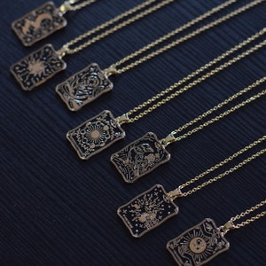 Collana d'oro, catena in acciaio inossidabile, carta dei tarocchi, smaltata, luna, celeste, corvo, strega, strega, minimalista, scuro