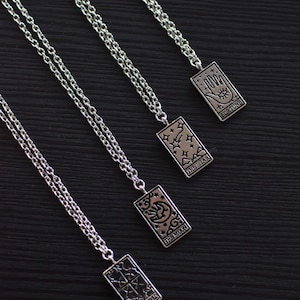Collier simple en acier, pendentif, carte de tarot, lune, étoile, fortune, monde, voyance, magie, witchy, sorcière, sorcellerie