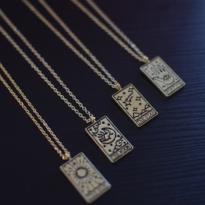 Collier, pendentif, doré, carte de tarot, divination, étoile, soleil, lune, fortune, voyance, witchy, witch, sorcière, mystique