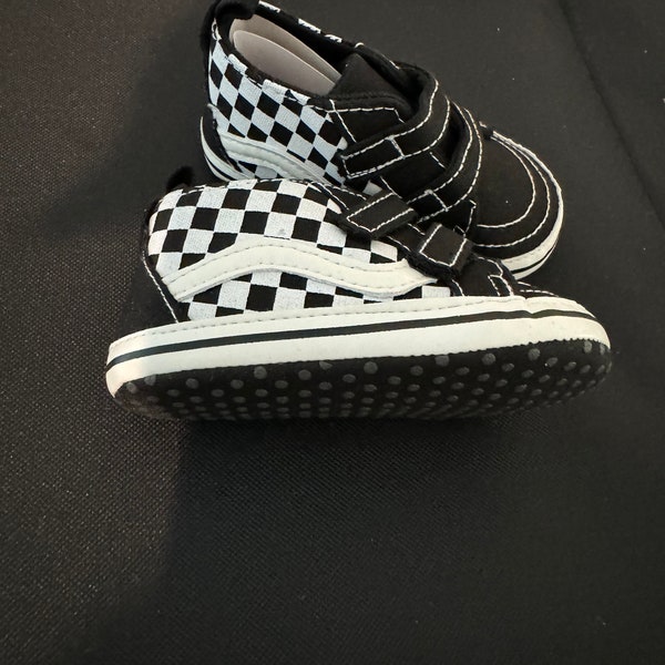 New super adorable black and white checker crib shoes