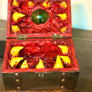 D&D mimic dice box