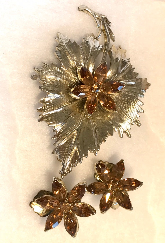 Vintage (Artcraft?) marked Leaf Brooch with Amber 