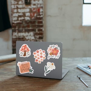 Söta blommiga utskrivbara klistermärken png, inspirerande klistermärke png, skriv ut och klipp ut klistermärke, Cricut-klistermärken, förpackningsklistermärke png, klistermärkesdesign bild 3