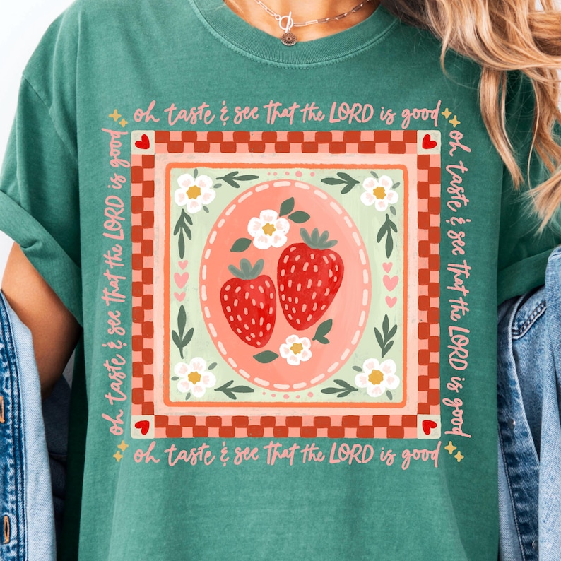 Jordgubb "Smaka och se" blommig png, bibelvers png, kristen png, inspirerande png, jordgubb png, sommar png, trendig png, t-shirt bild 7