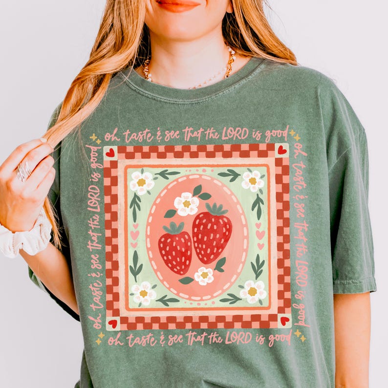 Jordgubb "Smaka och se" blommig png, bibelvers png, kristen png, inspirerande png, jordgubb png, sommar png, trendig png, t-shirt bild 2