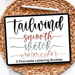 Op de afbeelding: Een digitale tablet met een mockup van drie Procreate-letteringpenselen. De penselen heten "Tailwind", "Smooth", "Sketch" en "Watercolor".