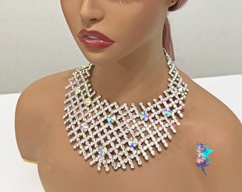 Halsband med glittrigt strass och balsaldans