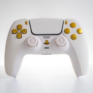 The Gold PS5 Controller - GeekSNG