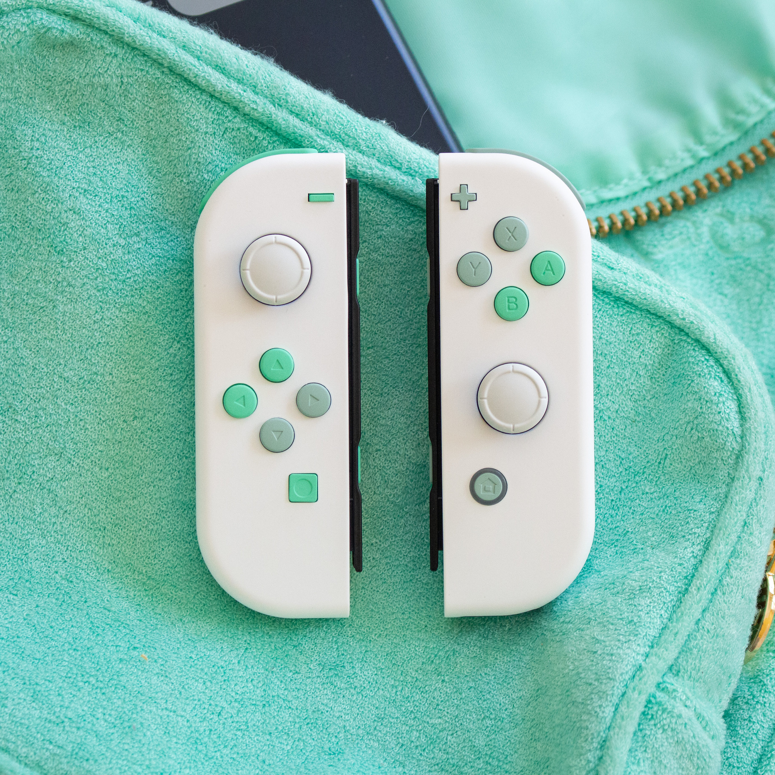 Custom JoyCons Nintendo Switch Joy-Con Controller Mods White with Mint and Cyan Buttons