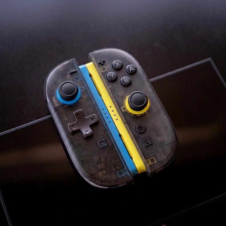 Joy-Cons personalizados de la serie Ghost para Switch 2 / Detalles en azul y amarillo imagen 4