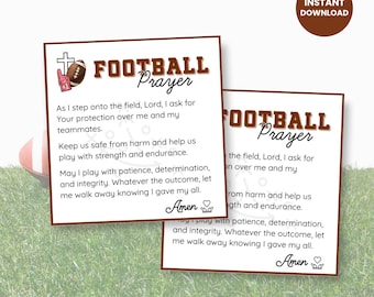 Könnte beinhalten: Zwei quadratische Karten mit dem Text "FOOTBALL Prayer" in Braun. Die Karten zeigen einen Football, ein Kreuz und eine Schaumstoff-Finger-Grafik. Der Text auf den Karten ist ein Gebet für Sicherheit und Stärke. Der Hintergrund ist grünes Gras.