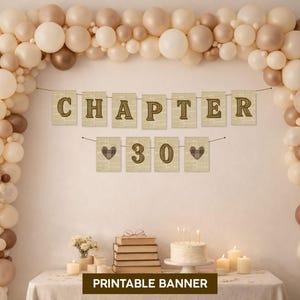 Puede incluir: Escena de fiesta con un arco de globos en tonos blanco, crema y marrón. Una pancarta dice "CHAPTER 30" con acentos de corazón. Una tarta con velas, libros y velas están sobre una mesa. Las palabras "PRINTABLE BANNER" están en la parte inferior.