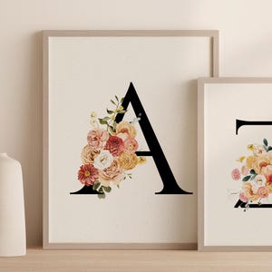 Arte de Monograma Boho com Flores em Aquarela - Inicial Personalizada para Bebê, Berçário, Quarto de Menina, Dormitório Universitário, Noiva, Casamento