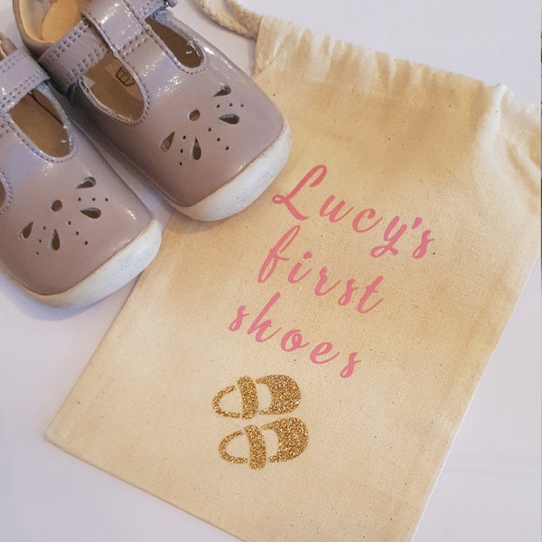 First shoes bag / pouch. Baby keepsake for first pair of shoes / Personalised memory bag for baby girl / baby boy