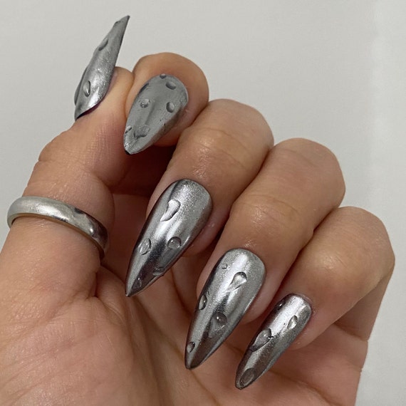 Chrome nails: How to do it at home - in 6 easy steps!