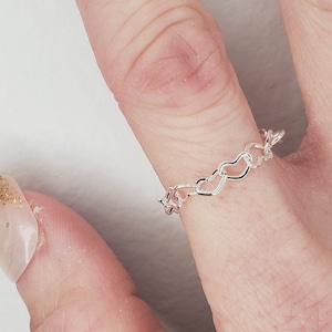 Mother&#39;s Day Gift, Tiny Heart Silver Chain Ring, Dainty Heart Ring, Simple Minimalist Link Ring, Love Stacking Ring, Valentines Day Gift