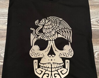 Calavera Mexicana con Aguila. Mexican skull T-Shirt,  Mexican skull with Mexican eagle T-shirt, Dia de los muertos T-shirt,