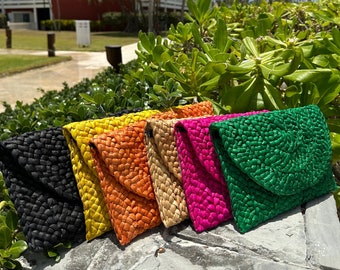 Pochette en paille, pochette en paille personnalisée, cadeau de fête des mères, pochette en paille orné, pochette en paille jaune, pochette en paille rose, pochette en paille noire,