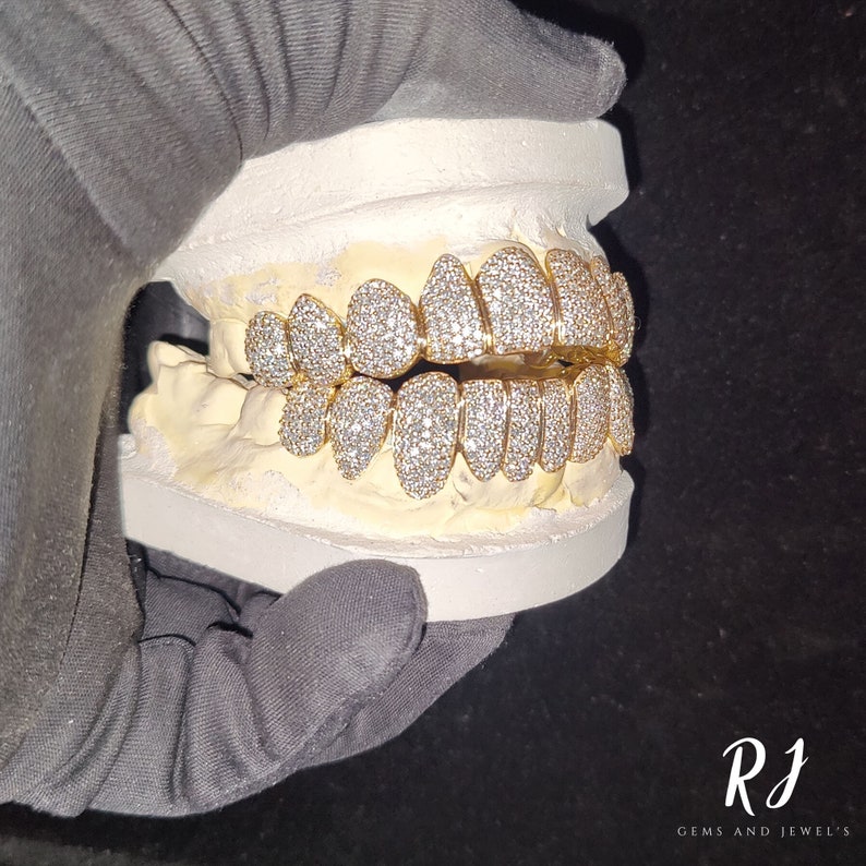 Iced Moissanite Diamond aangepaste tanden Grillz Aangepaste Moissanite Diamond 10 op 10 tanden Grillz in zilver, 10K, 14K geel, roze, wit goud afbeelding 4