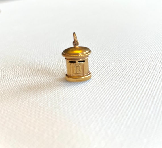 Vintage 9k gold hallmarked British Post Box charm… - image 2